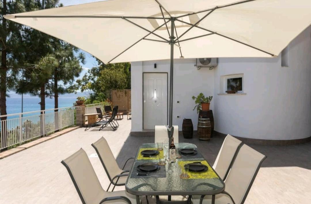 Villa'S Apartment On The Beach, Swimming Pool A/C 팔레르모 외부 사진