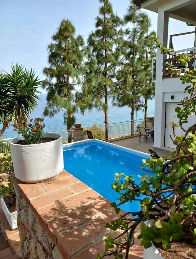 Villa'S Apartment On The Beach, Swimming Pool A/C 팔레르모 외부 사진