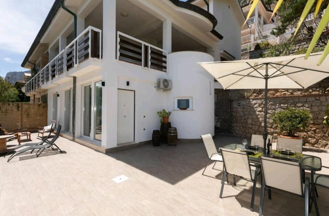 Villa'S Apartment On The Beach, Swimming Pool A/C 팔레르모 외부 사진