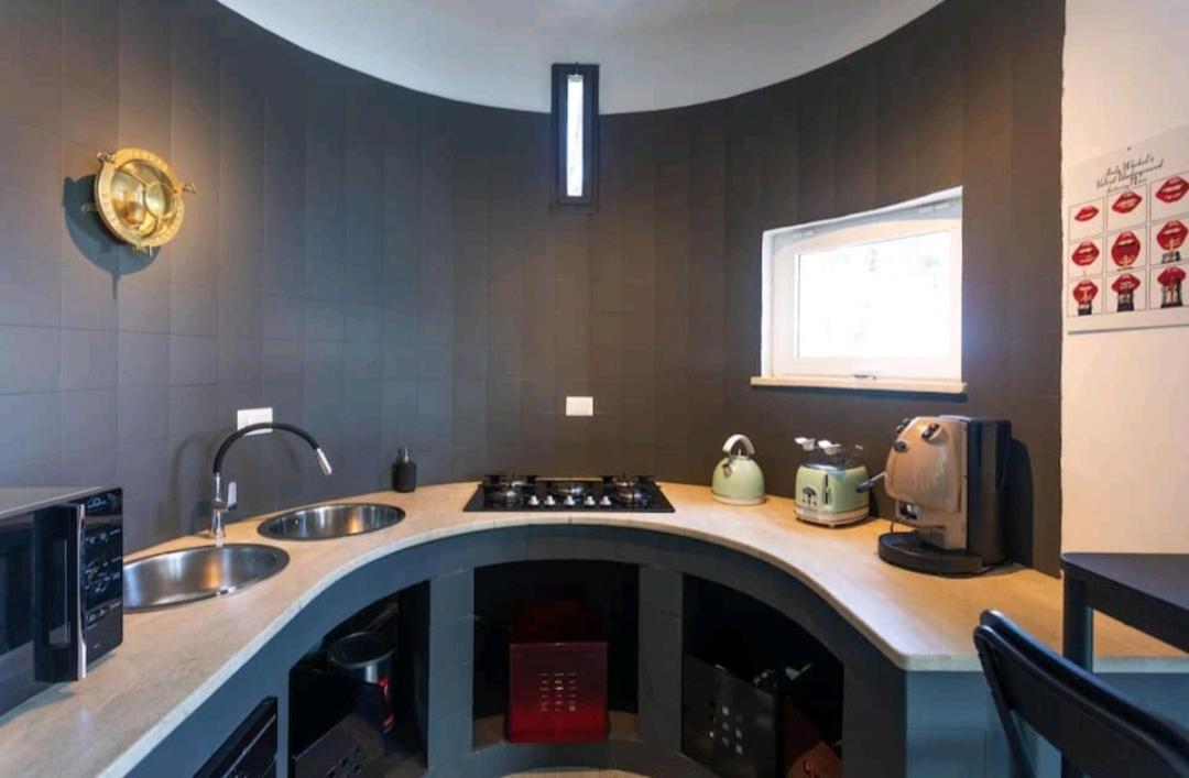 Villa'S Apartment On The Beach, Swimming Pool A/C 팔레르모 외부 사진